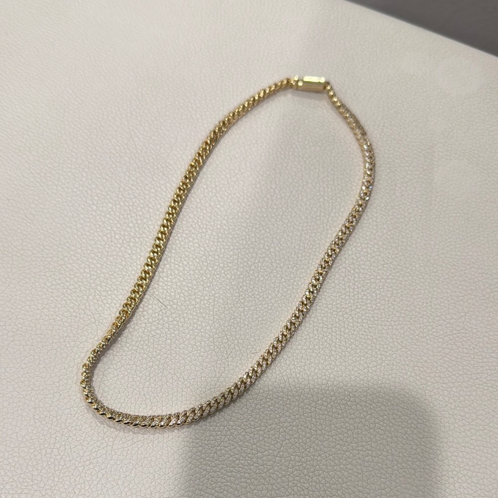 Elegant Gold Chain Necklace